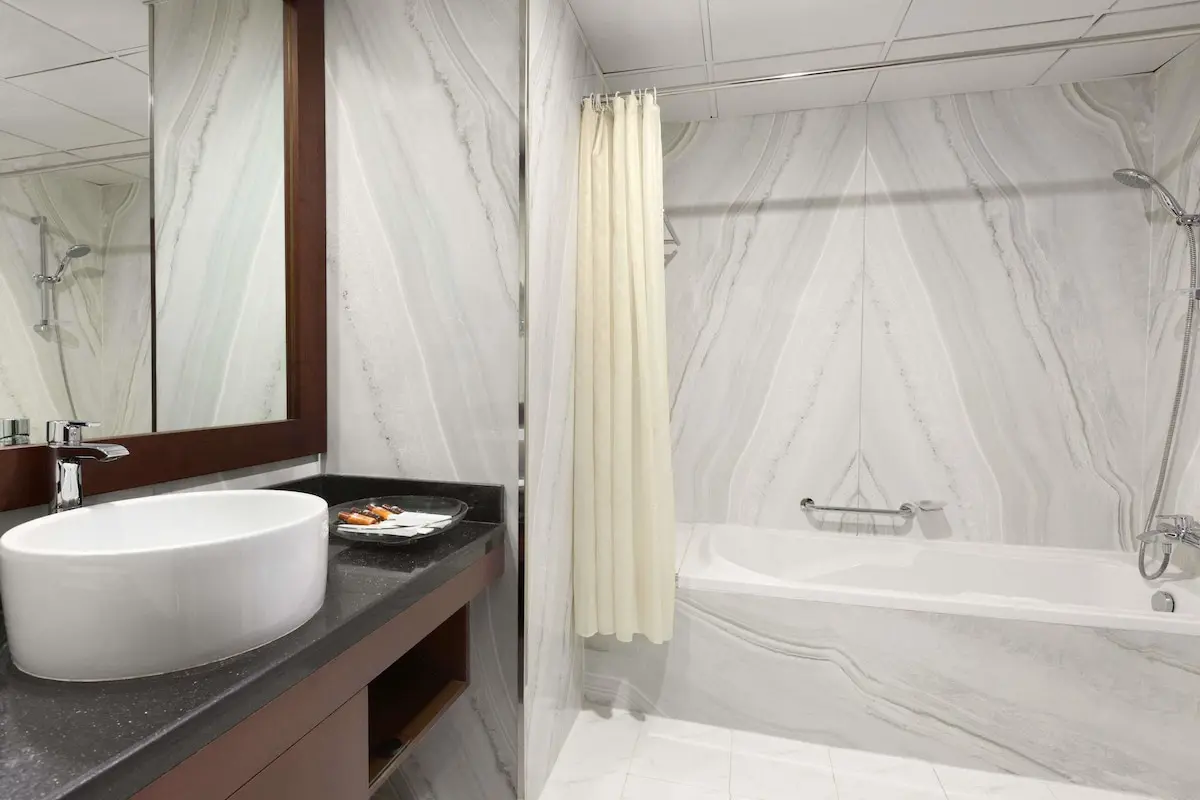 سرویس بهداشتی و حمام هتل هاوارد جانسون بای ویندهام بر دبی